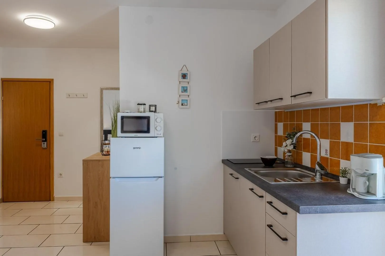 Apartments By The Sea Vir - 21579